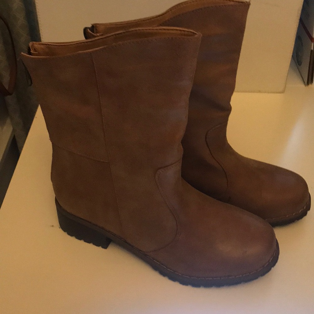 Wonderful feeling & looking ankle boots size 6 tan
